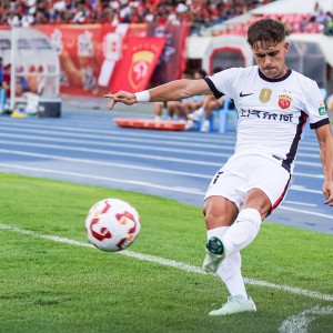 DB真人-记者：不明白梅伦多被换为啥有那么大争议，关键问题中场引援不行